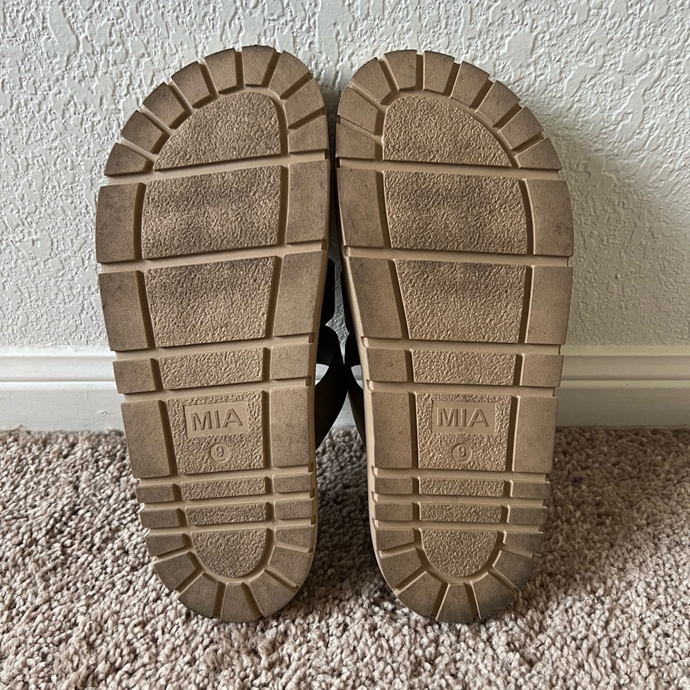 MIA Khaki Strappy Sandals - Picture 4 of 4